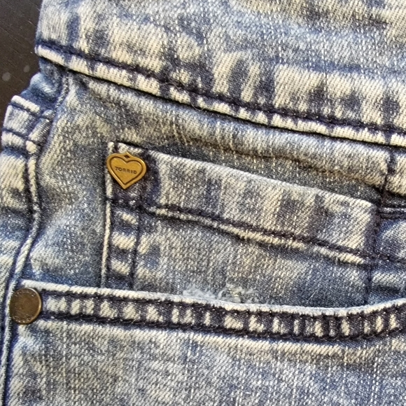 Torrid Acid Washed shorts, Sz24 - Picture 2 of 10